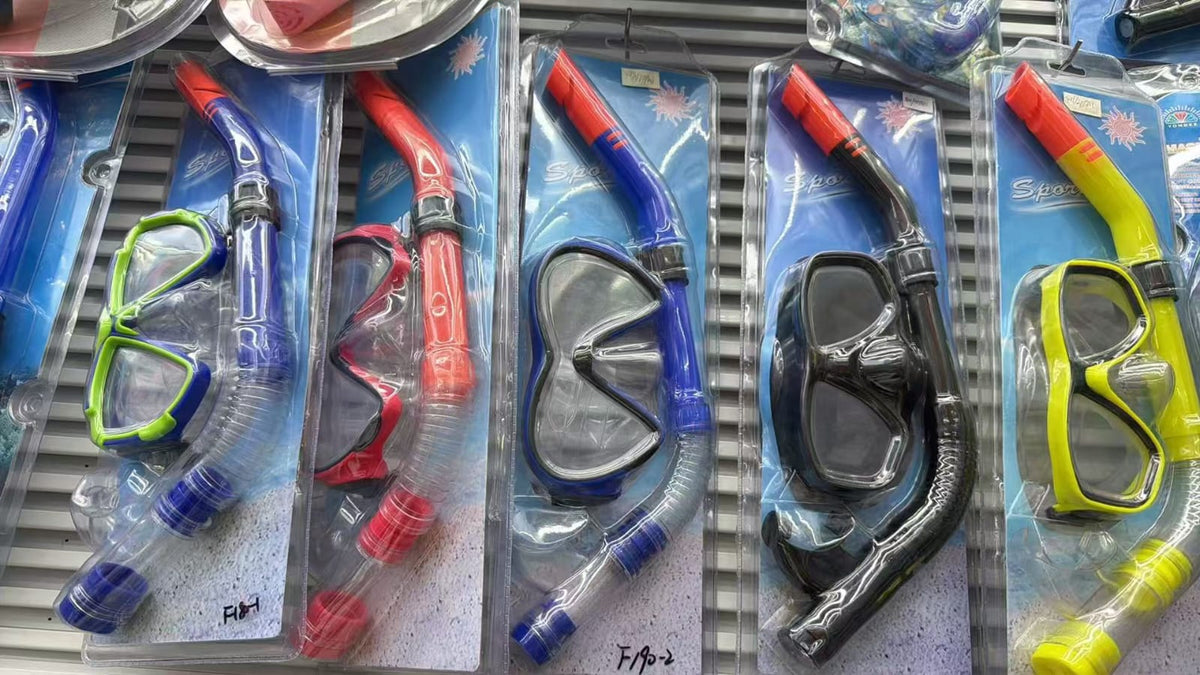 Snorkeling Set – Swimming Mask & Adjustable Breathing Tube for Underwater Adventure